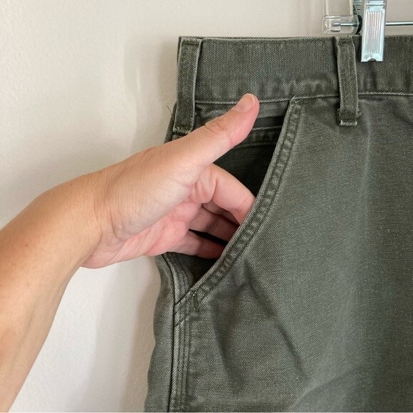 Carhartt Men’s khaki gray green shorts size 42.  Good used condition! - Picture 6 of 7